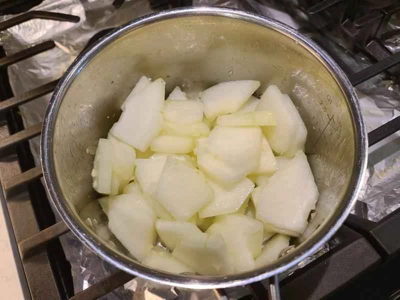 How to make pure milk hand-torn toast: Step 1