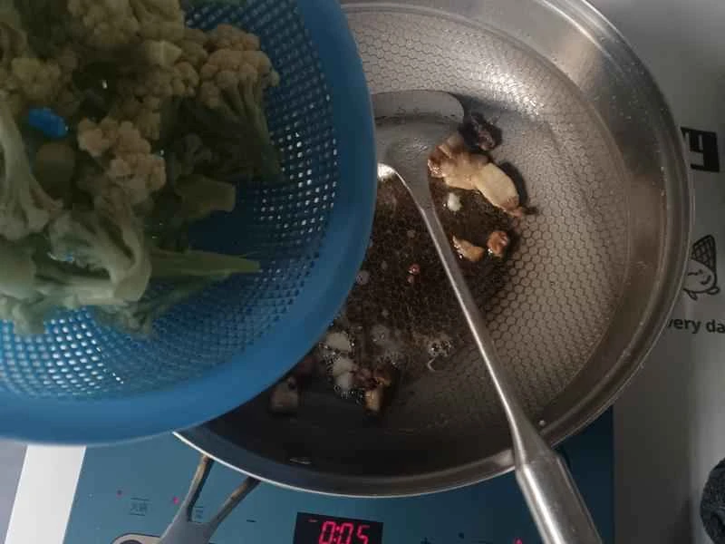 How to make pure milk hand-torn toast: Step 1