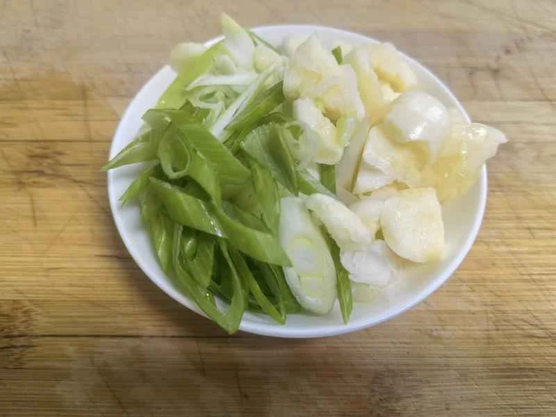 How to make pure milk hand-torn toast: Step 1