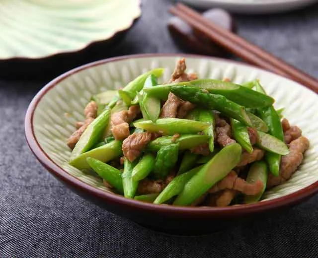 Asparagus stir-fried with shredded pork recipe