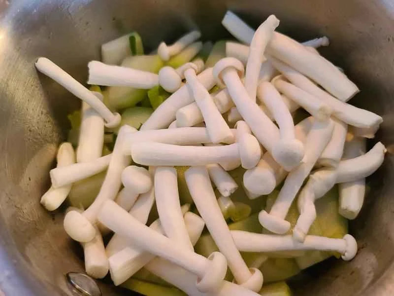 How to make pure milk hand-torn toast: Step 1