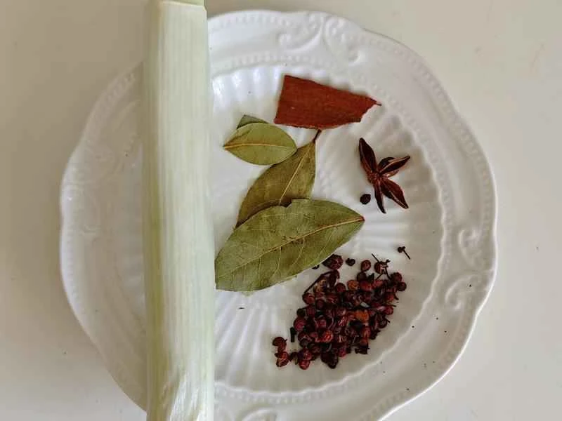 How to make pure milk hand-torn toast: Step 1