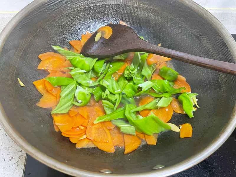 How to make pure milk hand-torn toast: Step 1