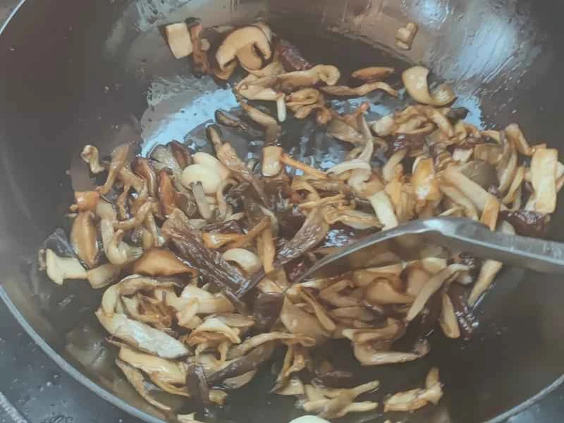 How to make pure milk hand-torn toast: Step 1