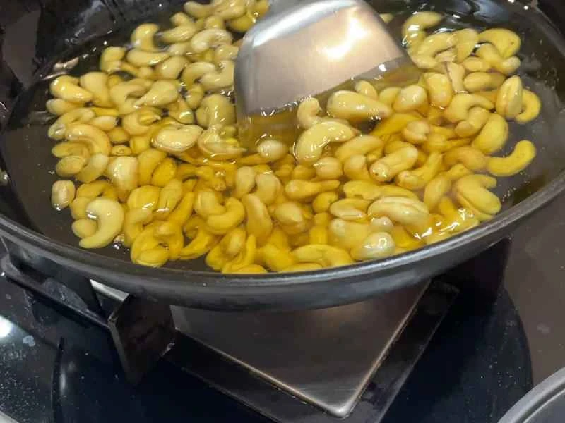 How to make pure milk hand-torn toast: Step 1