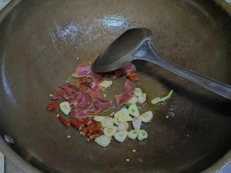 How to make pure milk hand-torn toast: Step 1