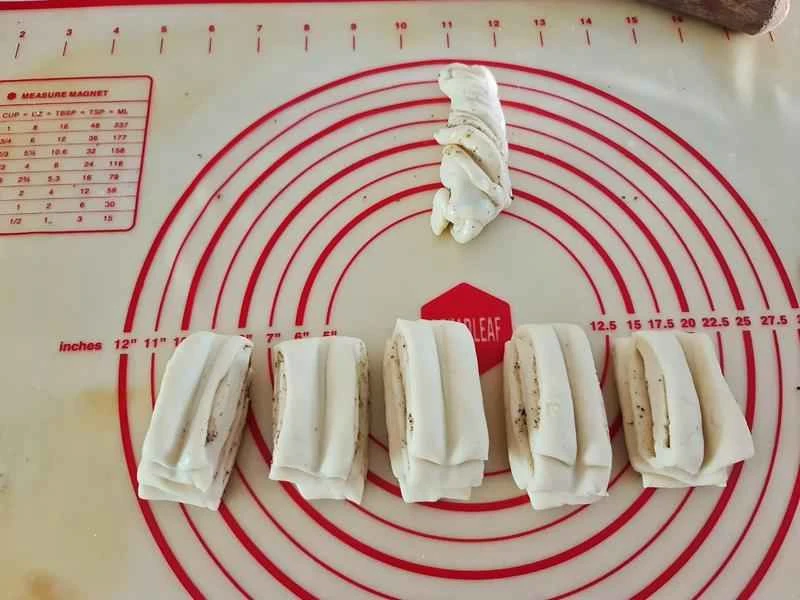 How to make pure milk hand-torn toast: Step 1