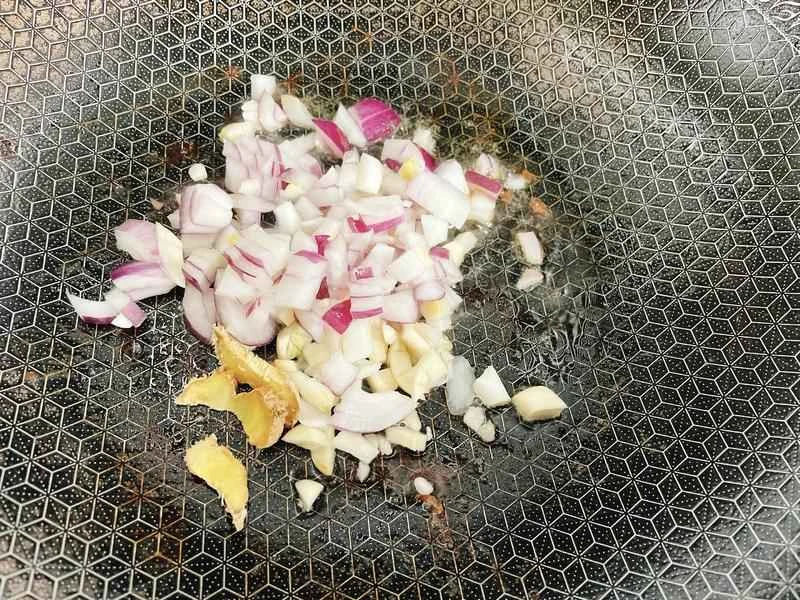 How to make pure milk hand-torn toast: Step 1