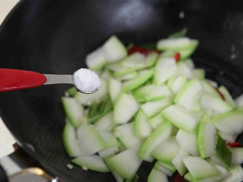 How to make pure milk hand-torn toast: Step 1