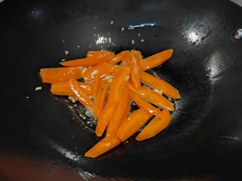 How to make pure milk hand-torn toast: Step 1