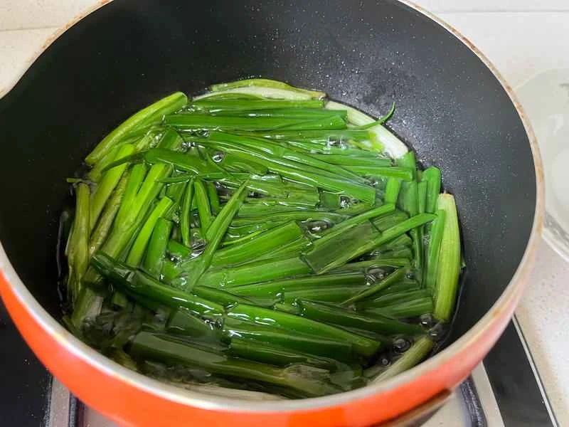 How to make pure milk hand-torn toast: Step 1