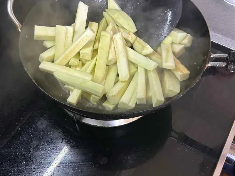 How to make pure milk hand-torn toast: Step 1