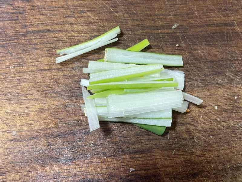 How to make pure milk hand-torn toast: Step 1