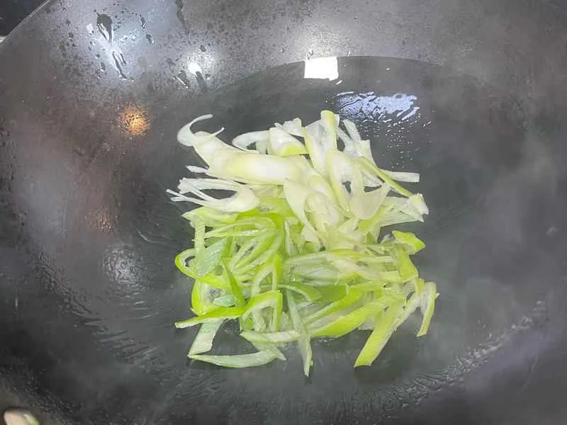 How to make pure milk hand-torn toast: Step 1