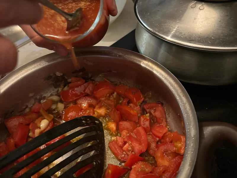 How to make pure milk hand-torn toast: Step 1