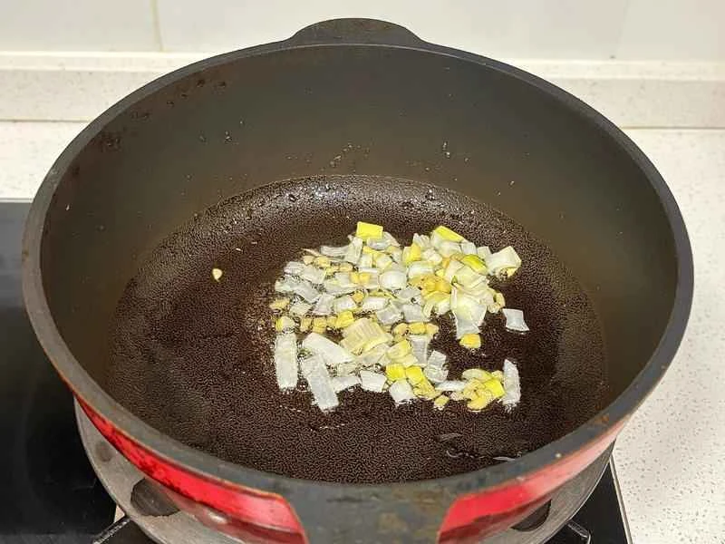 How to make pure milk hand-torn toast: Step 1