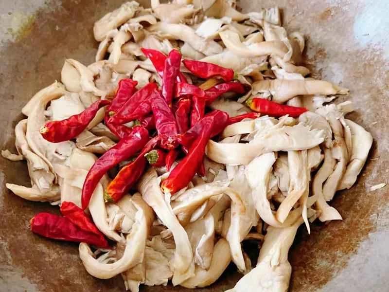 How to make pure milk hand-torn toast: Step 1