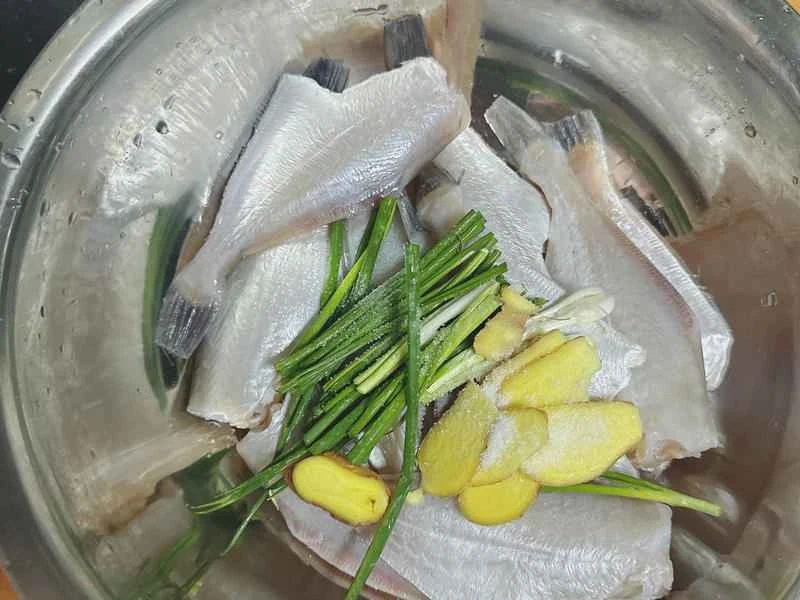 How to make pure milk hand-torn toast: Step 1