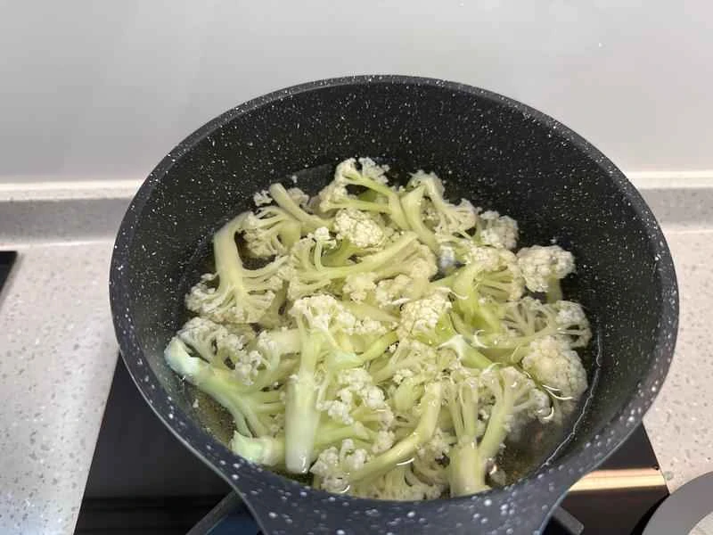 How to make pure milk hand-torn toast: Step 1