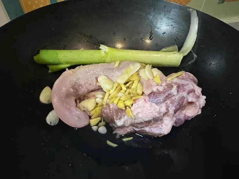 How to make pure milk hand-torn toast: Step 1