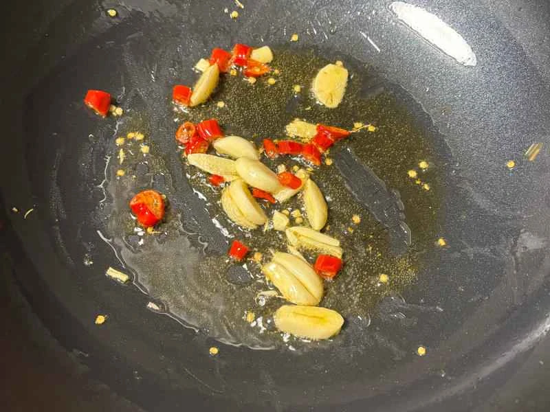 How to make pure milk hand-torn toast: Step 1