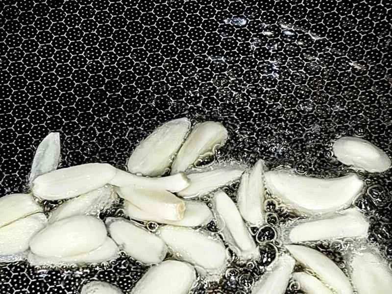 How to make pure milk hand-torn toast: Step 1