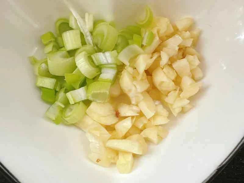 How to make pure milk hand-torn toast: Step 1