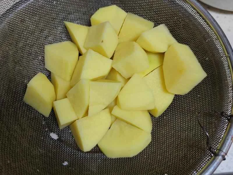 How to make pure milk hand-torn toast: Step 1