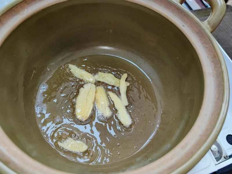 How to make pure milk hand-torn toast: Step 1