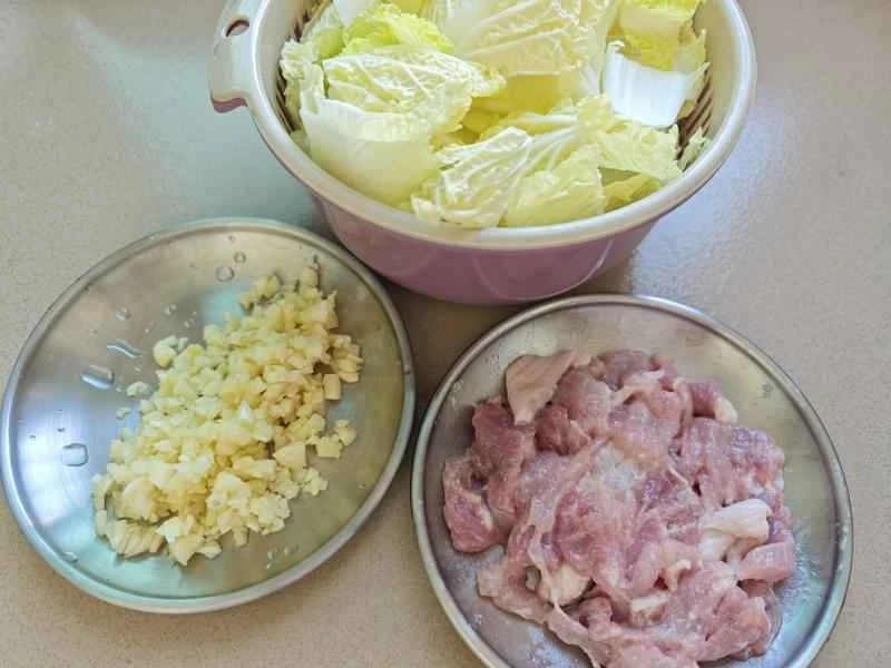 How to make pure milk hand-torn toast: Step 1