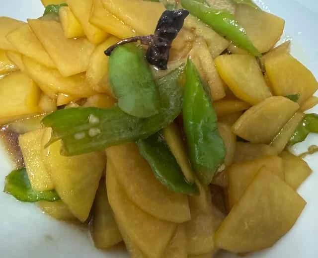 I love home-style cooking - Potato slices stir-fried with peppers recipe