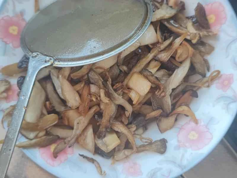 How to make pure milk hand-torn toast: Step 1