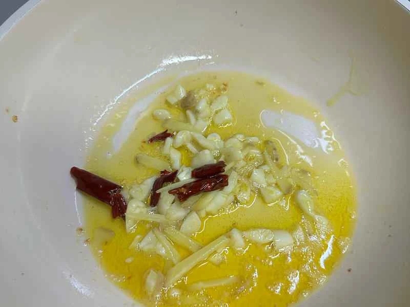 How to make pure milk hand-torn toast: Step 1