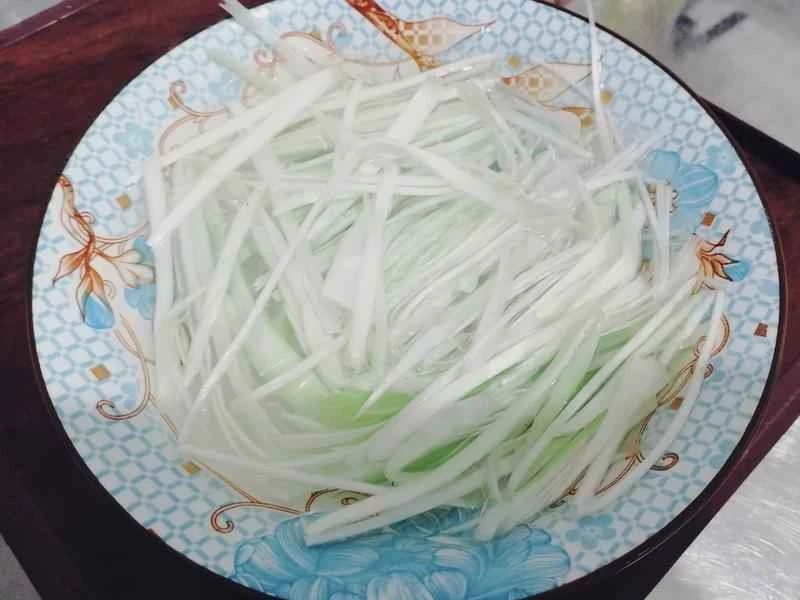 How to make pure milk hand-torn toast: Step 1