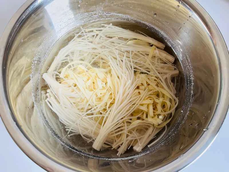 How to make pure milk hand-torn toast: Step 1