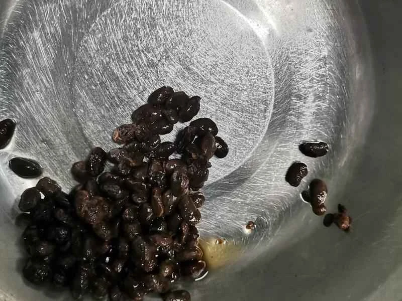 How to make pure milk hand-torn toast: Step 1