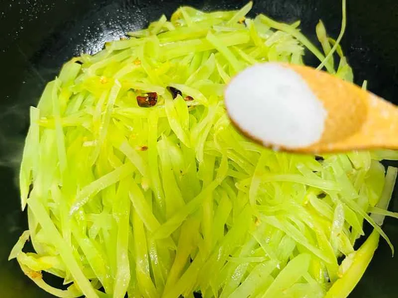 How to make pure milk hand-torn toast: Step 1