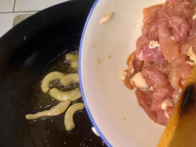 How to make pure milk hand-torn toast: Step 1