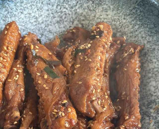 Spicy and flavorful braised duck wings recipe