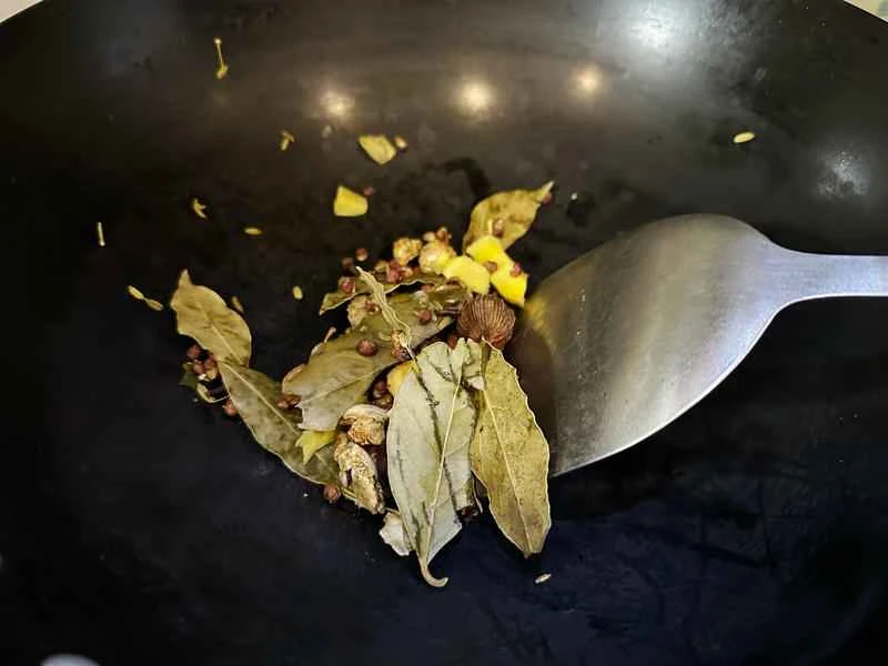 How to make pure milk hand-torn toast: Step 1