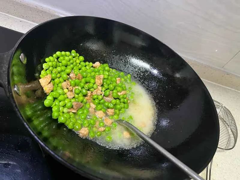 How to make pure milk hand-torn toast: Step 1