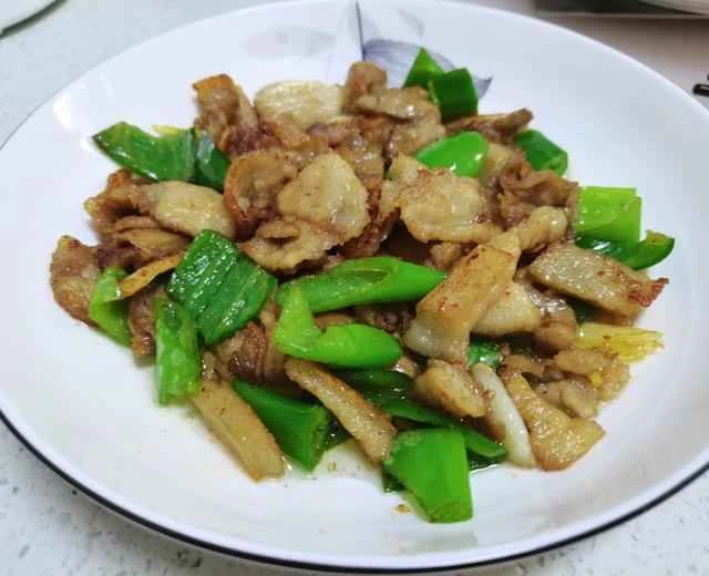 Home-style dish: Stir-fried pork with chili peppers