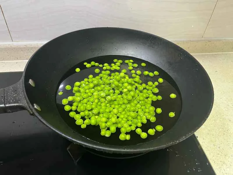 How to make pure milk hand-torn toast: Step 1