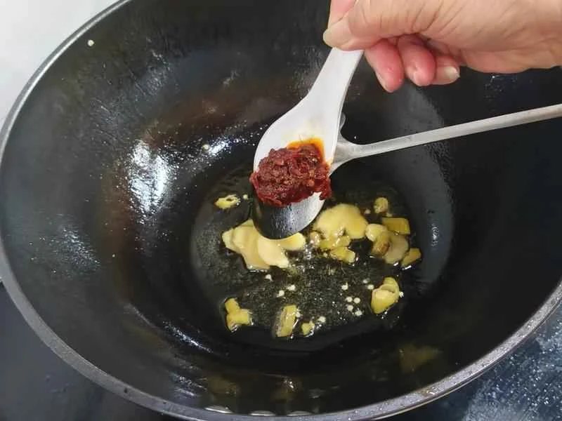 How to make pure milk hand-torn toast: Step 1