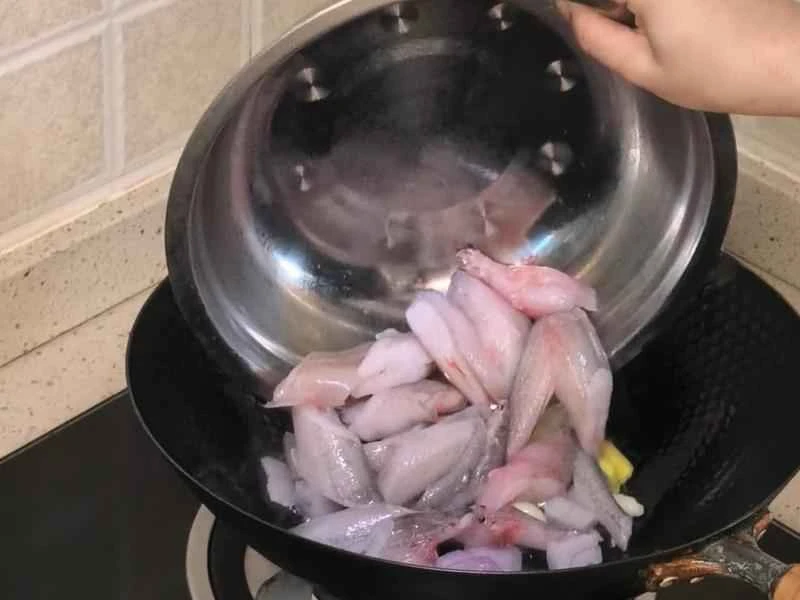 How to make pure milk hand-torn toast: Step 1