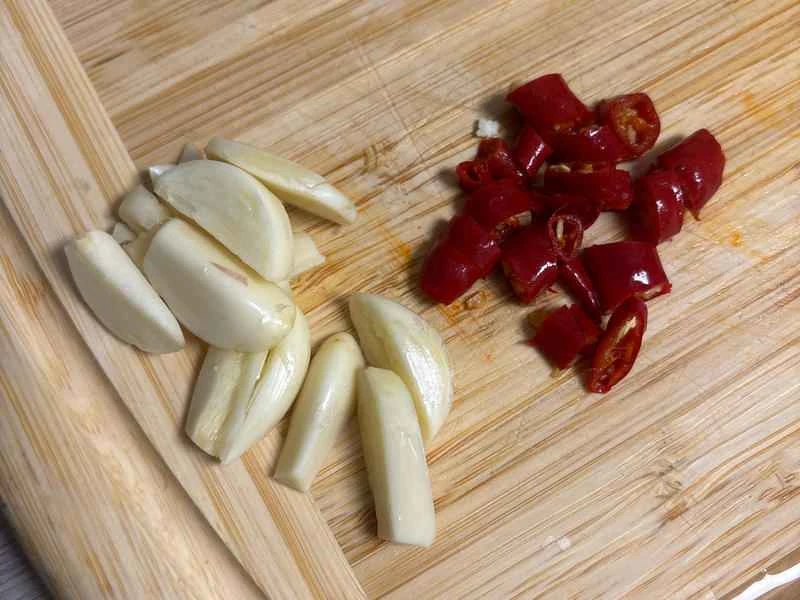 How to make pure milk hand-torn toast: Step 1
