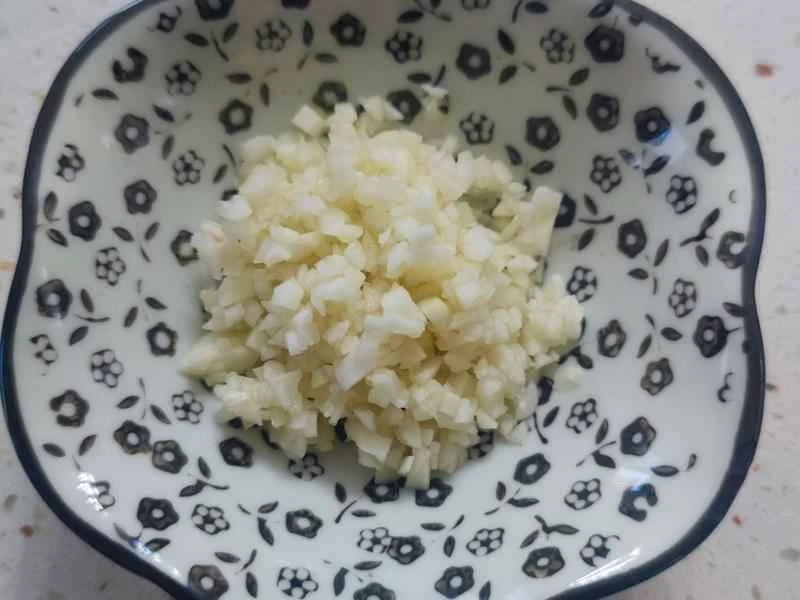 How to make pure milk hand-torn toast: Step 1