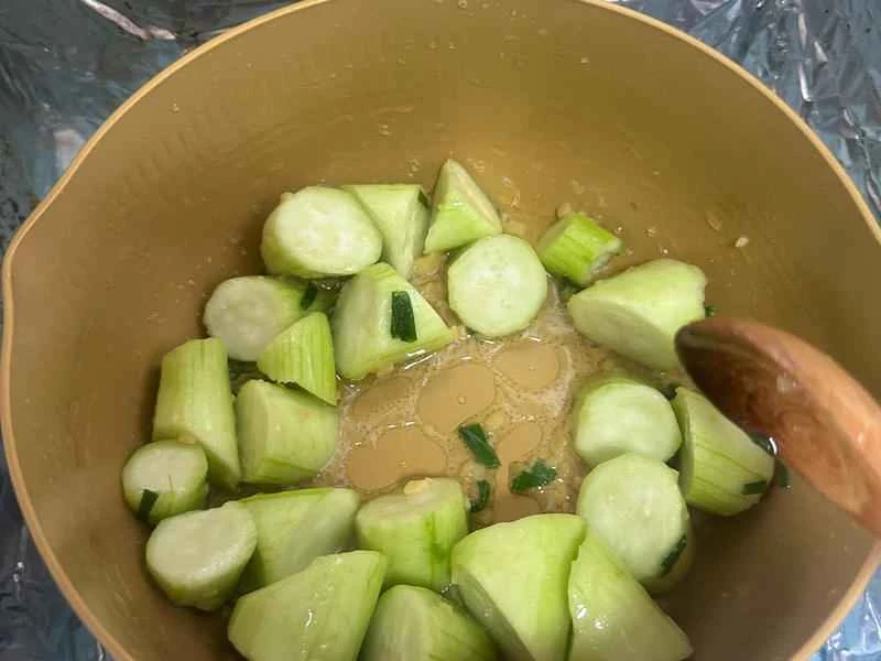 How to make pure milk hand-torn toast: Step 1