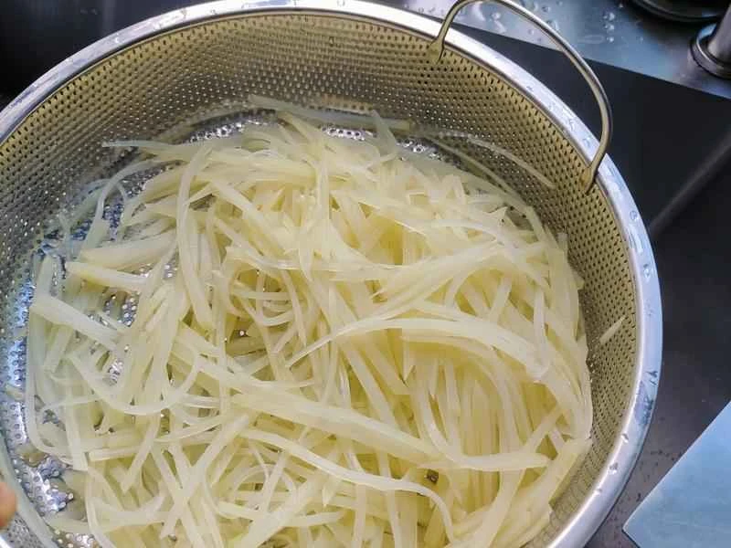 How to make pure milk hand-torn toast: Step 1