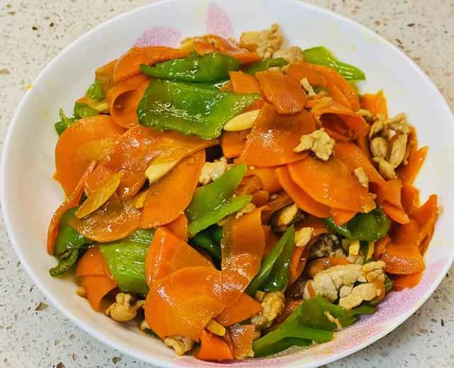Here comes a super simple yet delicious recipe for stir-fried carrots and pork!